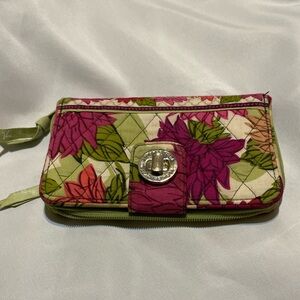 Vera Barely Large Wallet Turn-Lock Closure Retired 2010 Hello Dahlia Pattern